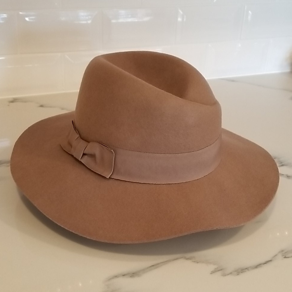 Light brown felt hat Elizabeth and James